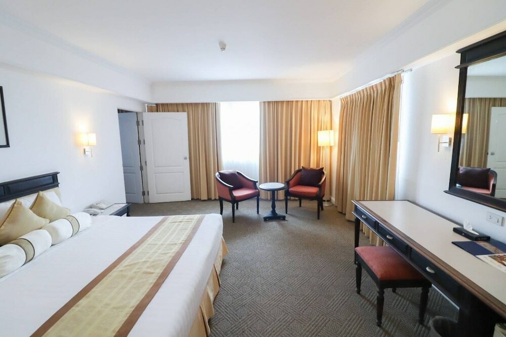 Фото Hua Hin Grand Hotel and Plaza
