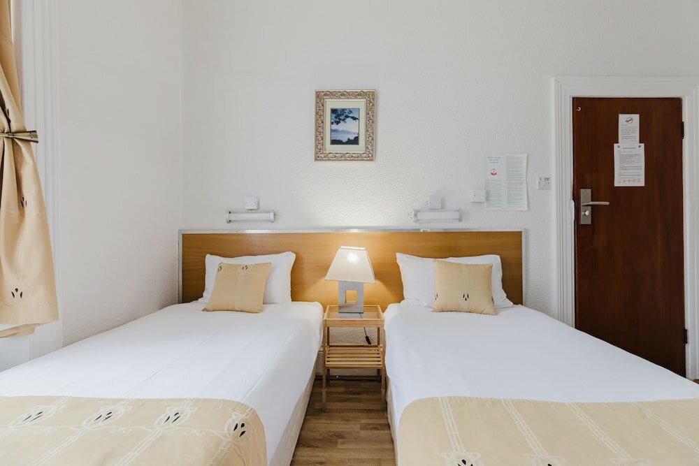 Фото Falcon Hotel