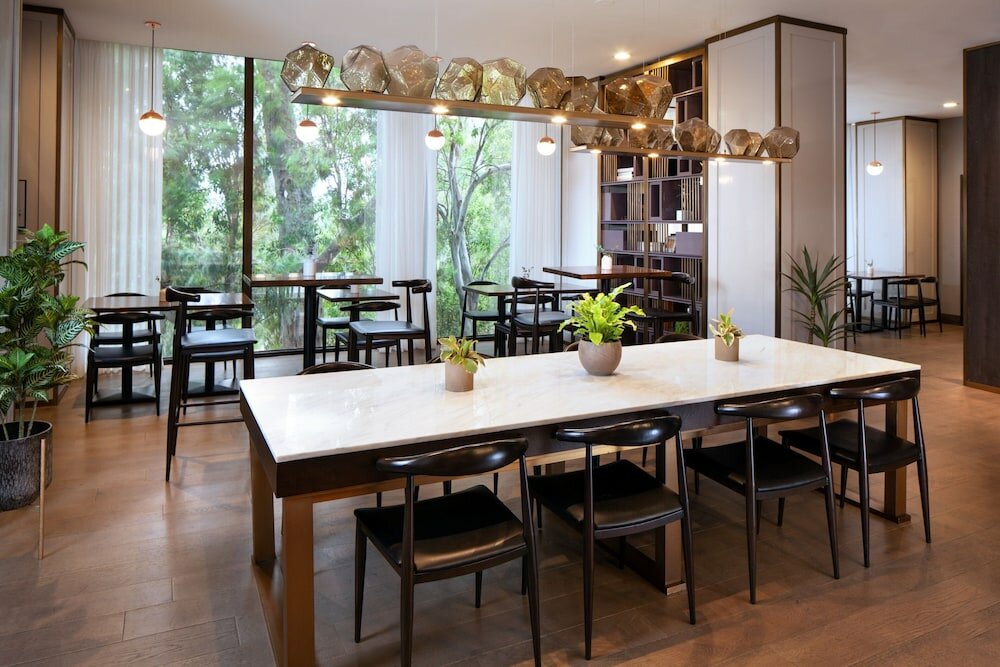 Фото Sheraton Universal Hotel