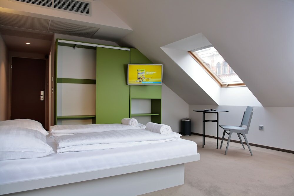 Фото Maverick Urban Lodge