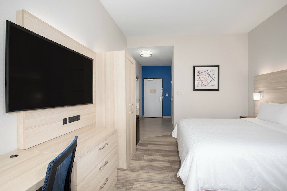 Фото Holiday Inn Express & Suites Phoenix - Glendale Sports Dist, an Ihg Hotel
