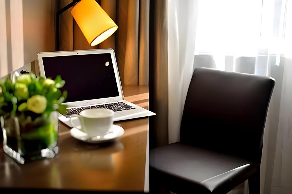 Фото Homeinn Plus Hotel (Beijing Guomao Heshenghui)