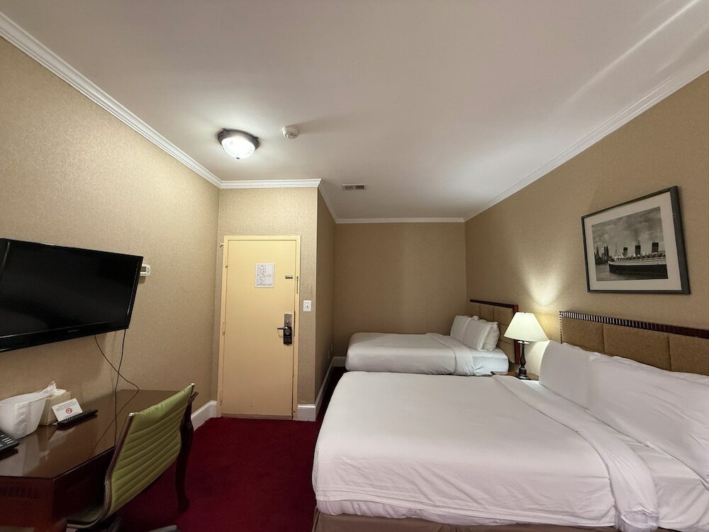Фото The Baron Hotel