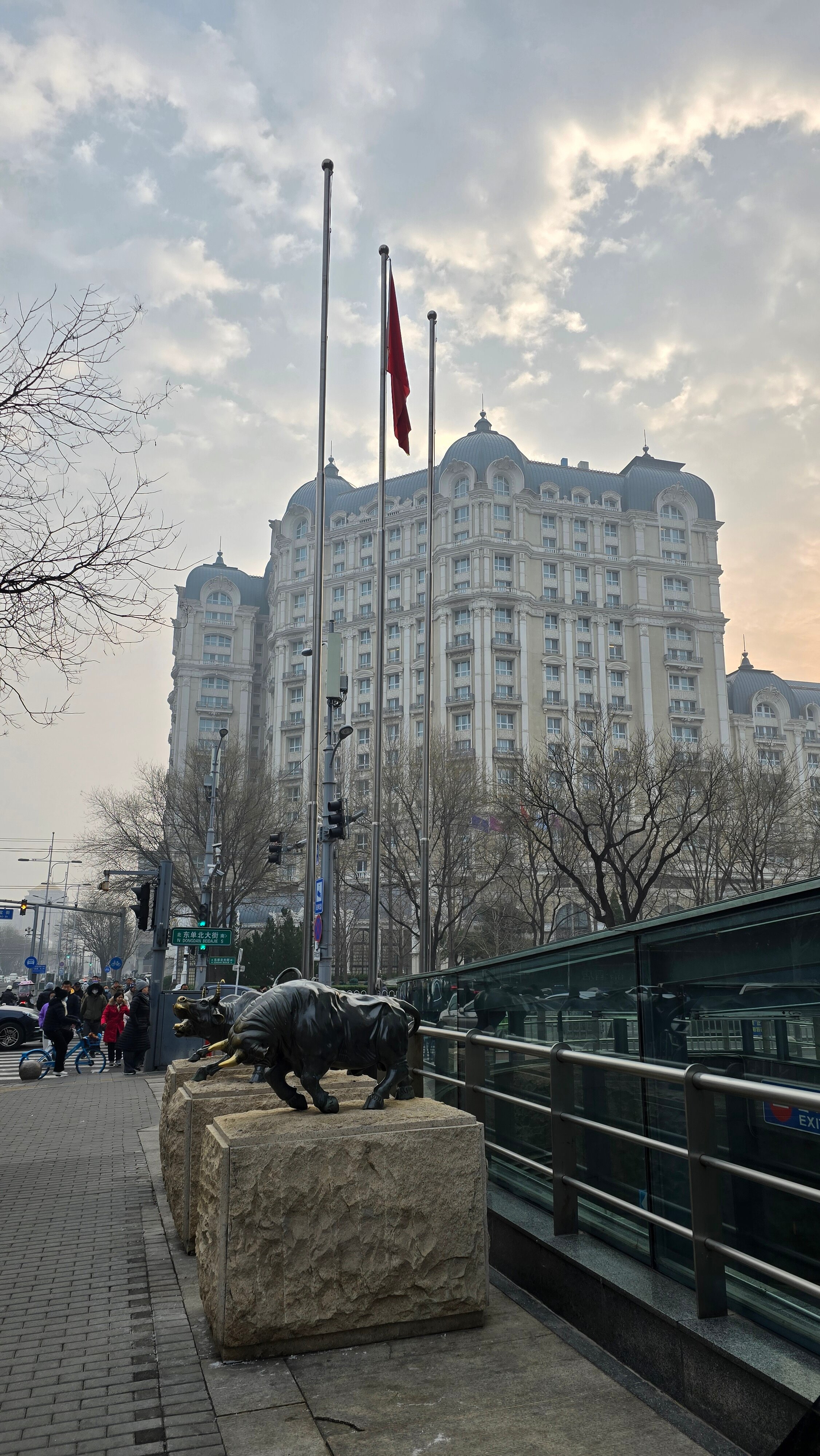 Фото Legendale Hotel Beijing