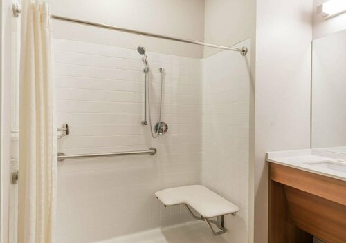 Гостиница Microtel Inn & Suites by Wyndham Altoona в Алтуне