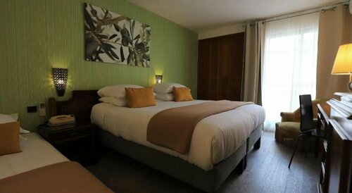 Гостиница Hôtel Des Tuileries в Ниме