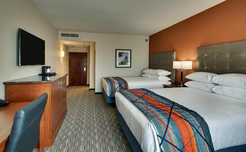 Гостиница Drury Inn & Suites Iowa City Coralville в Коралвилле