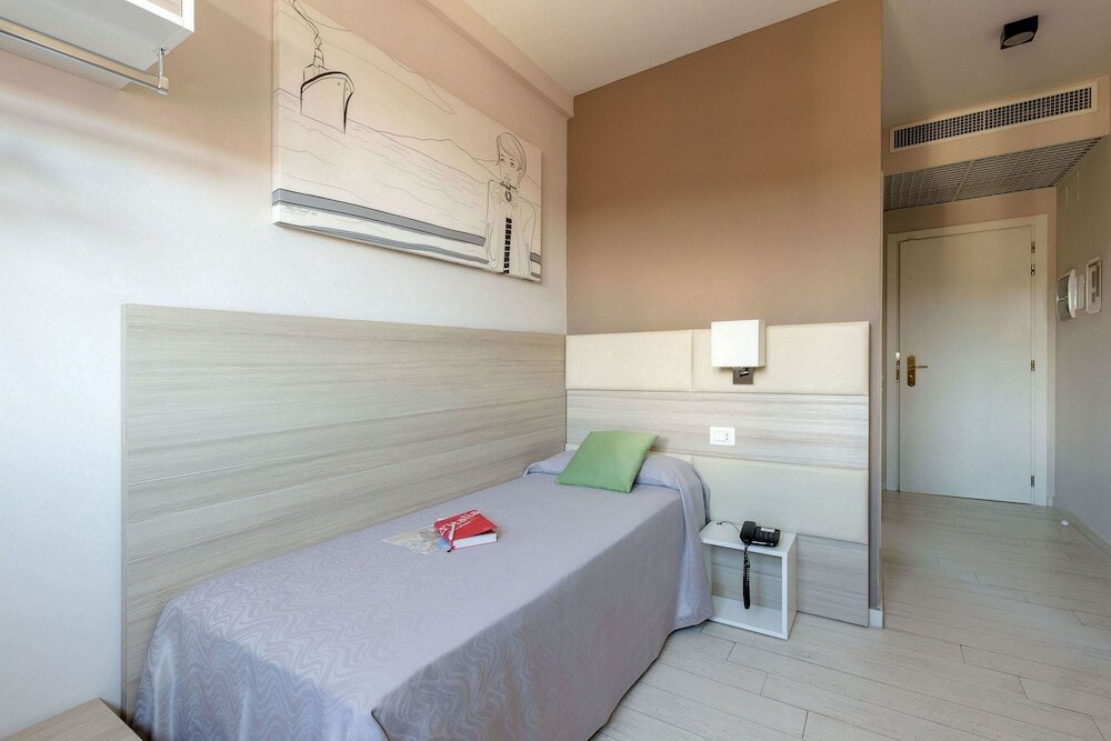 Фото Hotel Cristina