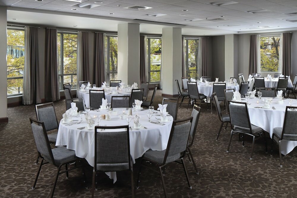 Фото Courtyard by Marriott Downtown Grand Rapids