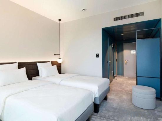 Фото Novotel Hamburg Central Station