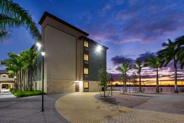 Фото WoodSpring Suites Miramar