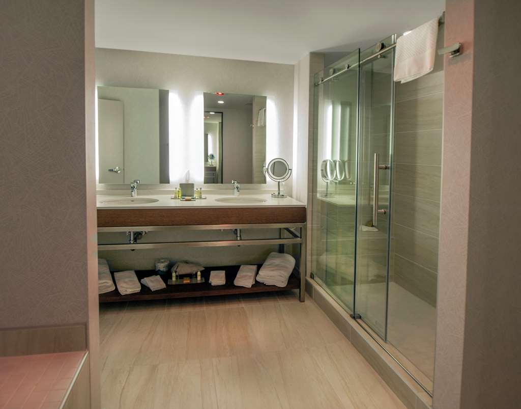 Фото DoubleTree by Hilton Hotel Niagara Falls New York