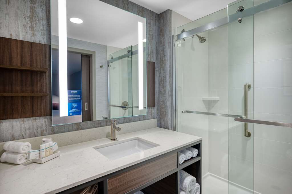 Фото Hilton Garden Inn Boston Logan Airport