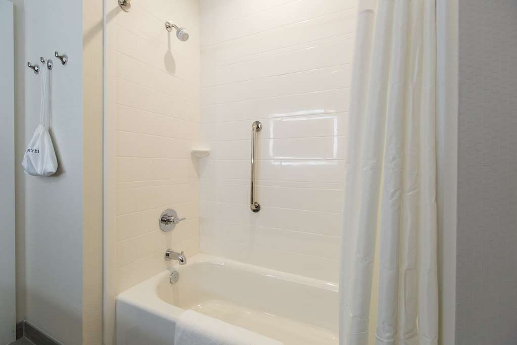 Фото Hampton Inn Mustang