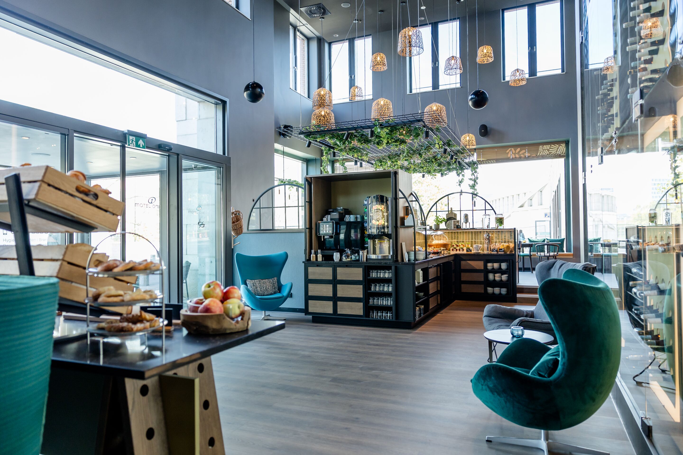 Фото Motel One Wiesbaden