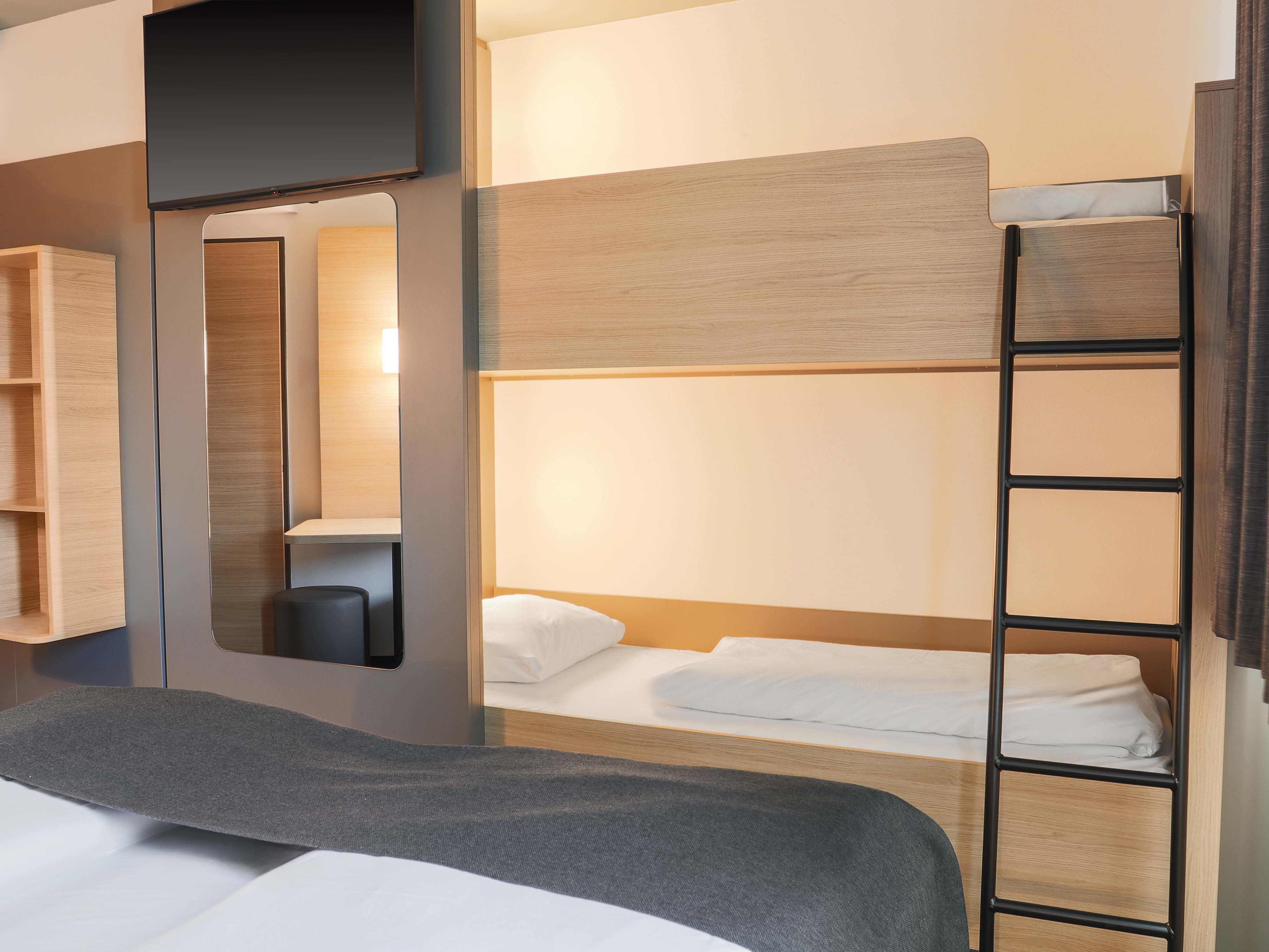 Фото B&b Hotel Böblingen