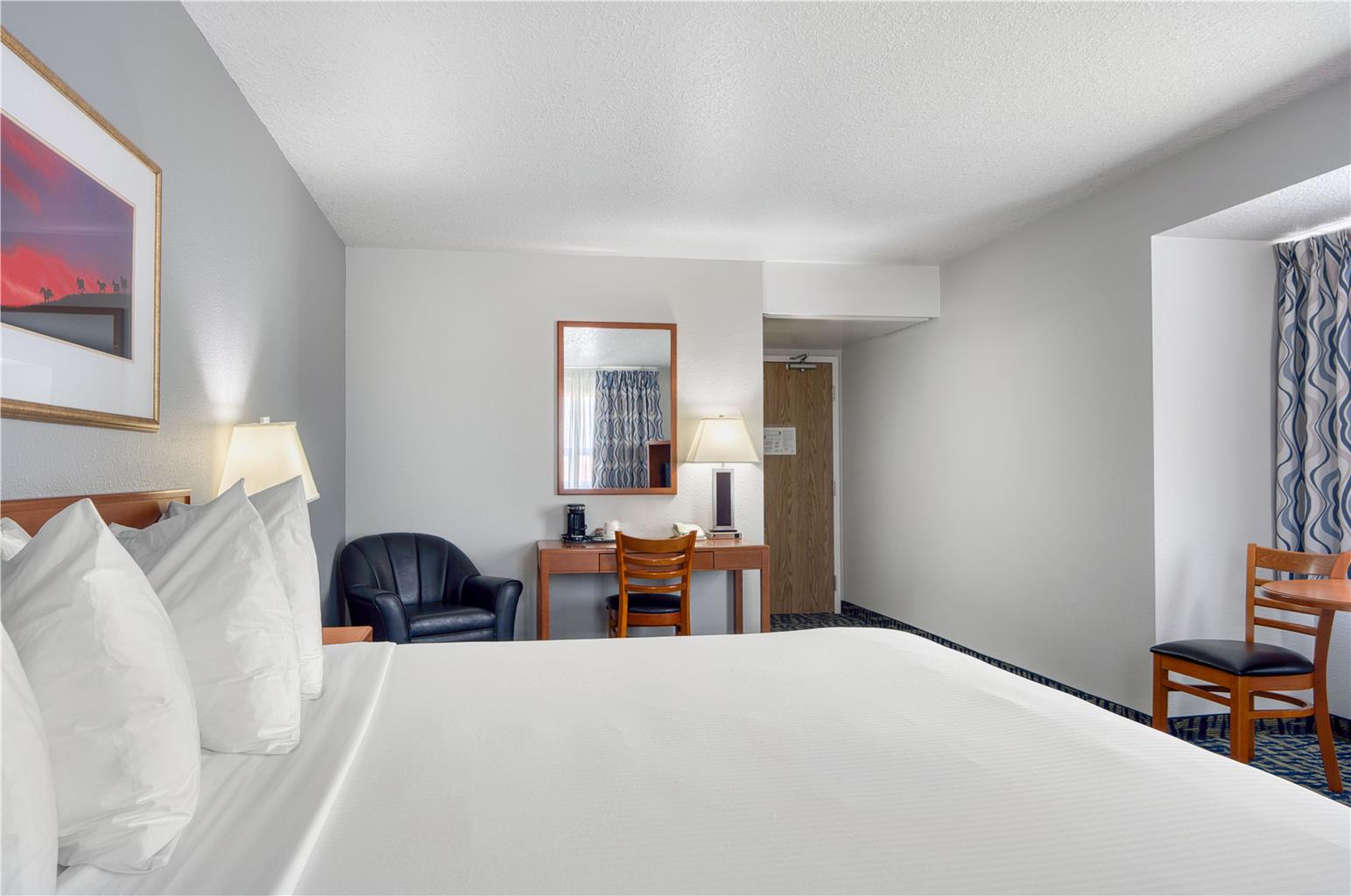 Фото SureStay Plus Hotel by Best Western Lethbridge