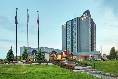 Гостиница DoubleTree by Hilton Toronto Airport в Миссиссаге