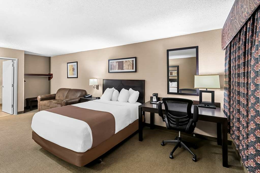 Фото Heartland Inn & Suites, SureStay Collection by Best Western
