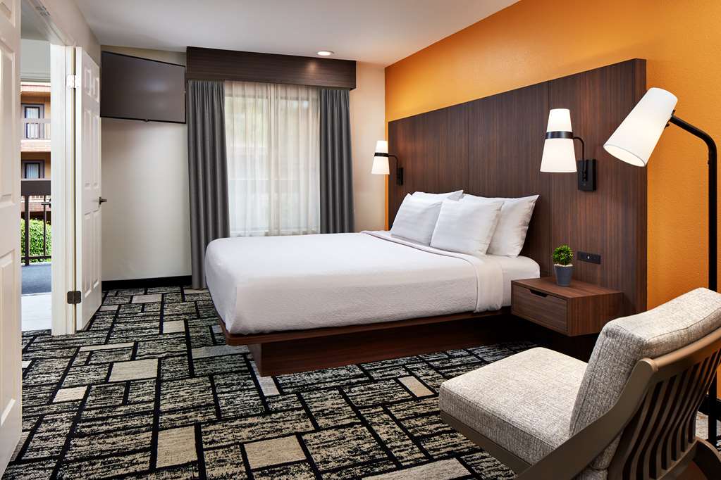 Фото Best Western Plus Meridian Inn & Suites, Anaheim-Orange