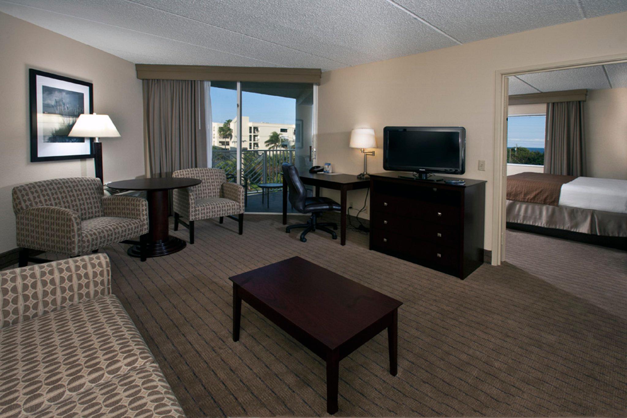 Фото Holiday Inn Express North Palm Beach-Oceanview, an Ihg Hotel