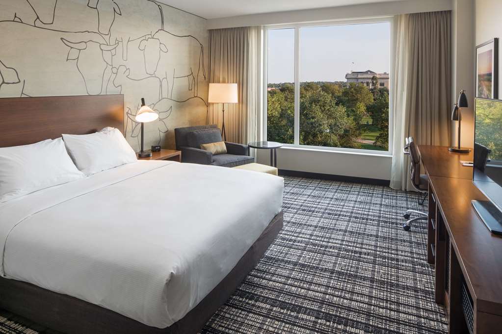 Фото DoubleTree by Hilton Greeley at Lincoln Park