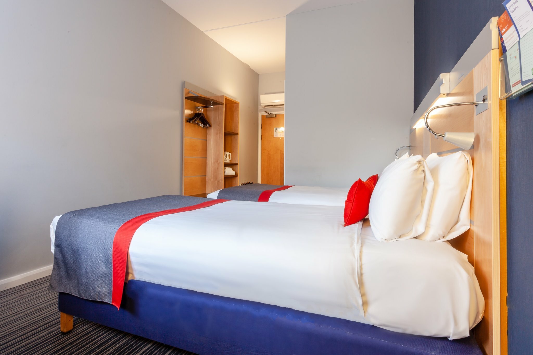 Фото Holiday Inn Express Edinburgh Royal Mile, an Ihg Hotel