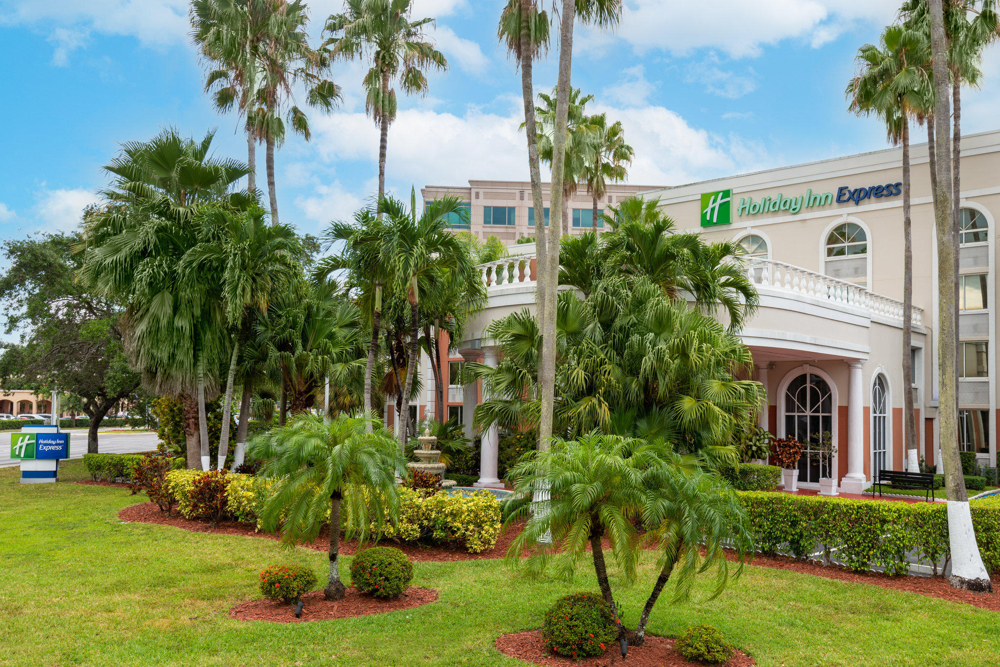 Фото Holiday Inn Express Miami Airport Doral Area, an Ihg Hotel