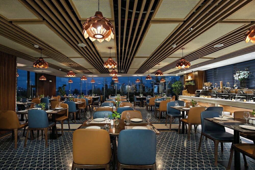 Фото Mangata Beachfront Hotel