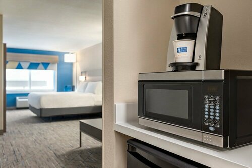 Гостиница Holiday Inn Express & Suites Fort Pierce West в Форт Пирсе