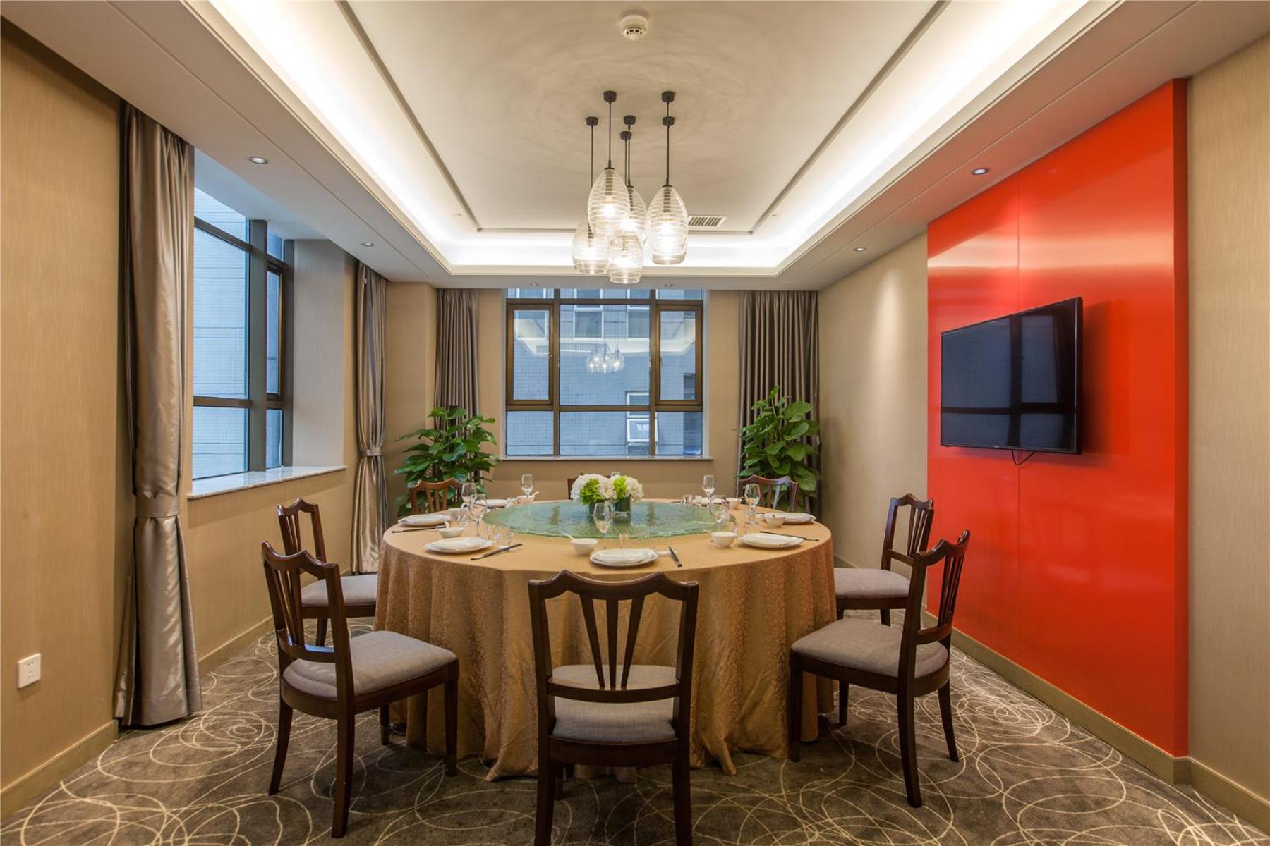 Фото Wuhan Hongguang Hotel