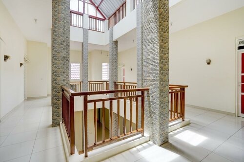 Гостиница Oyo 90173 Innapp Tenggilis Family Residence в Сурабае