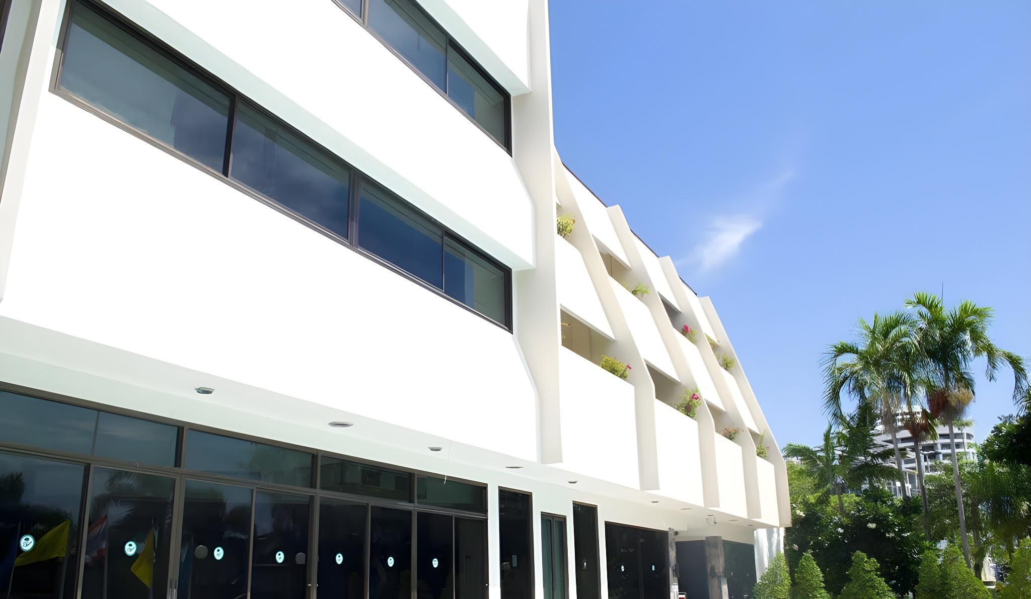 Фото Bangsaen Villa Hotel