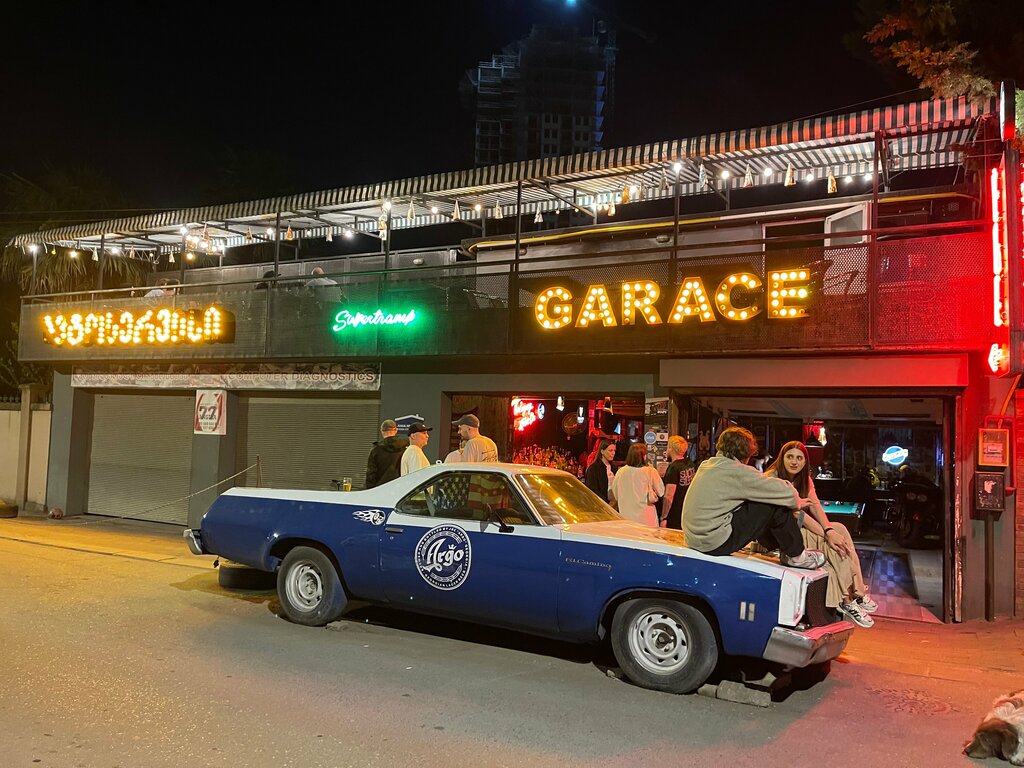 Bar, pub Supertramp Garage Batumi, Batumi, photo