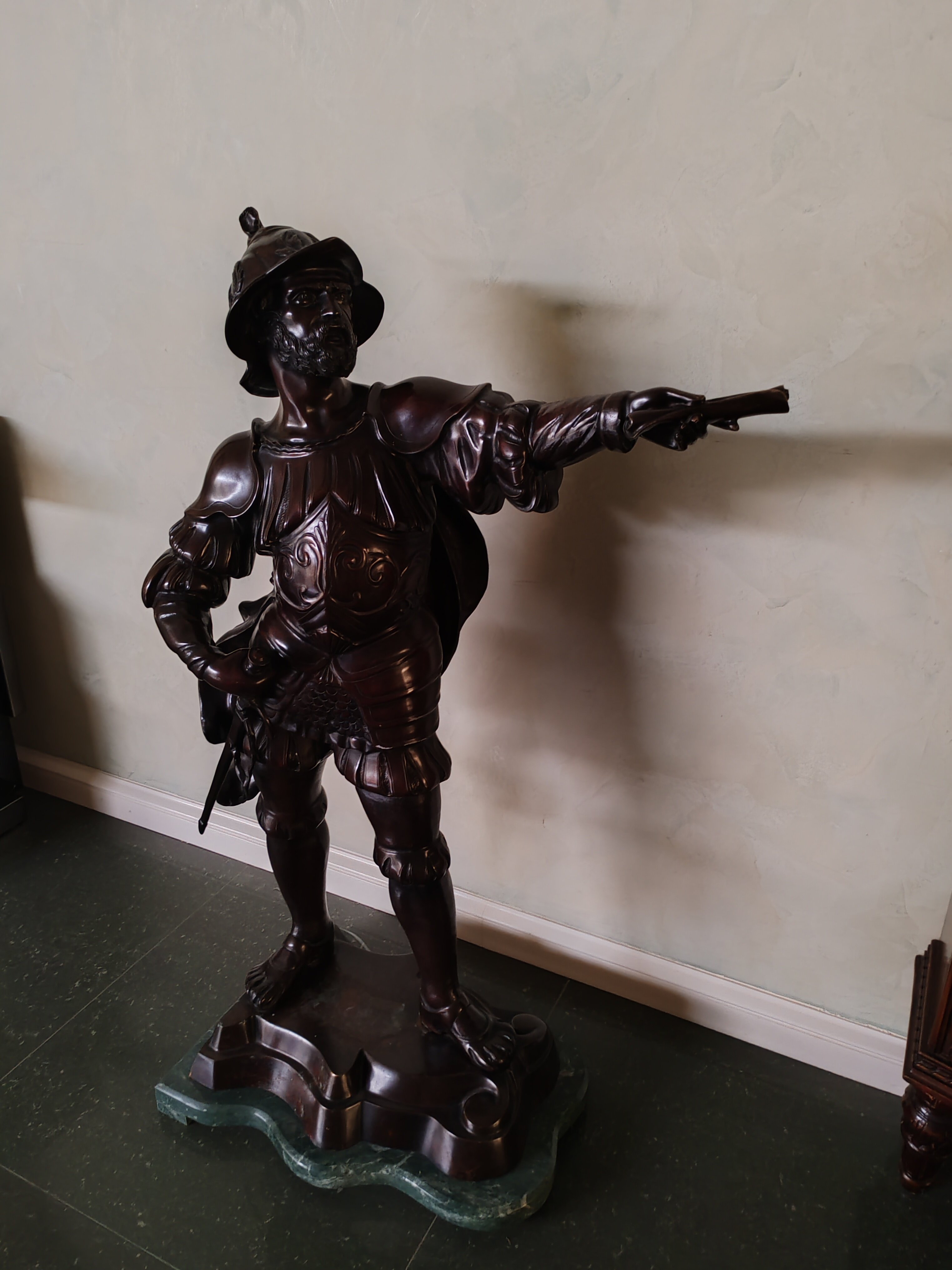 Фото Золотой дельфин