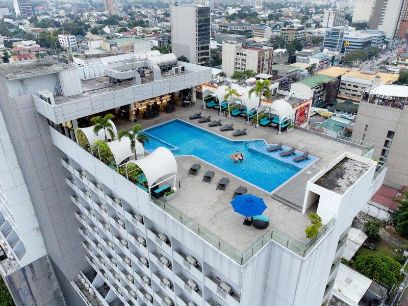 Гостиница Luxent Hotel в Кесон-Сити