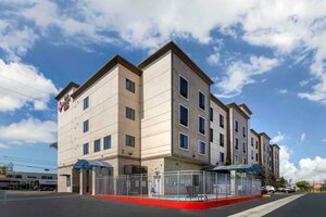 Гостиница Best Western Plus Gardena Inn & Suites в Карсоне
