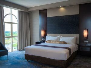 Гостиница The Waterfront Hotel