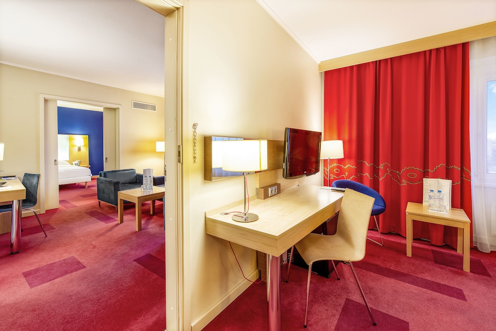 Фото Cosmos Saint-Petersburg Pulkovskaya Hotel