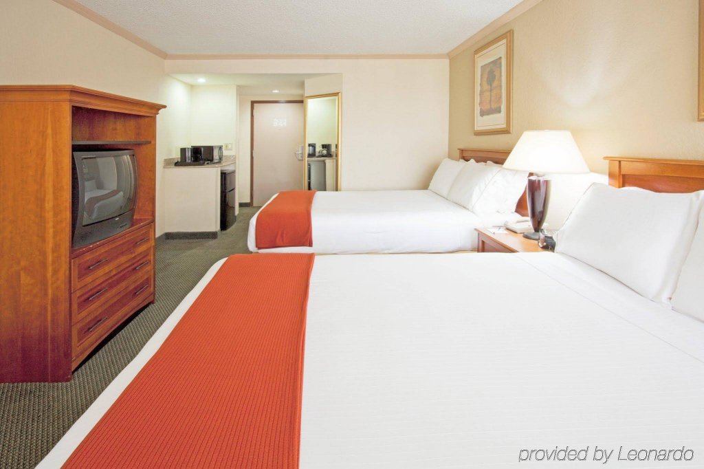 Фото Holiday Inn Express & Suites Miami - Hialeah, an Ihg Hotel