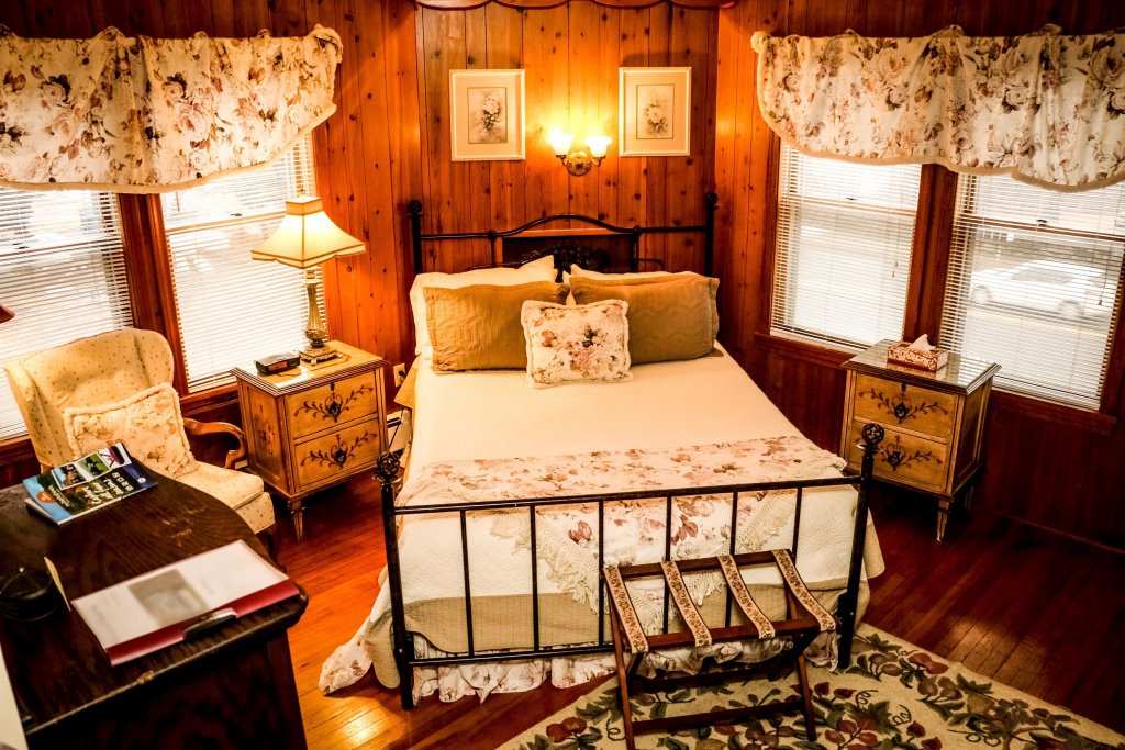 Фото The Cornell Inn, Lenox