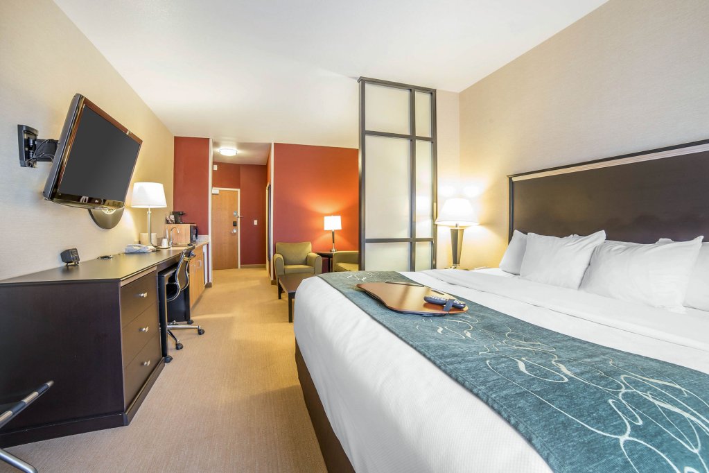 Фото Comfort Suites Helena Airport