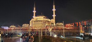 Taksim Meydanı (Gümüşsuyu Mah., Tak-ı Zafer Cad., Beyoğlu, İstanbul, Türkiye), turistik yerler  Beyoğlu'ndan