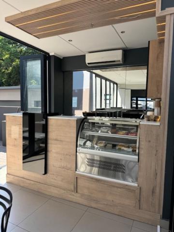 Фото Odyssey Luxury Apartments