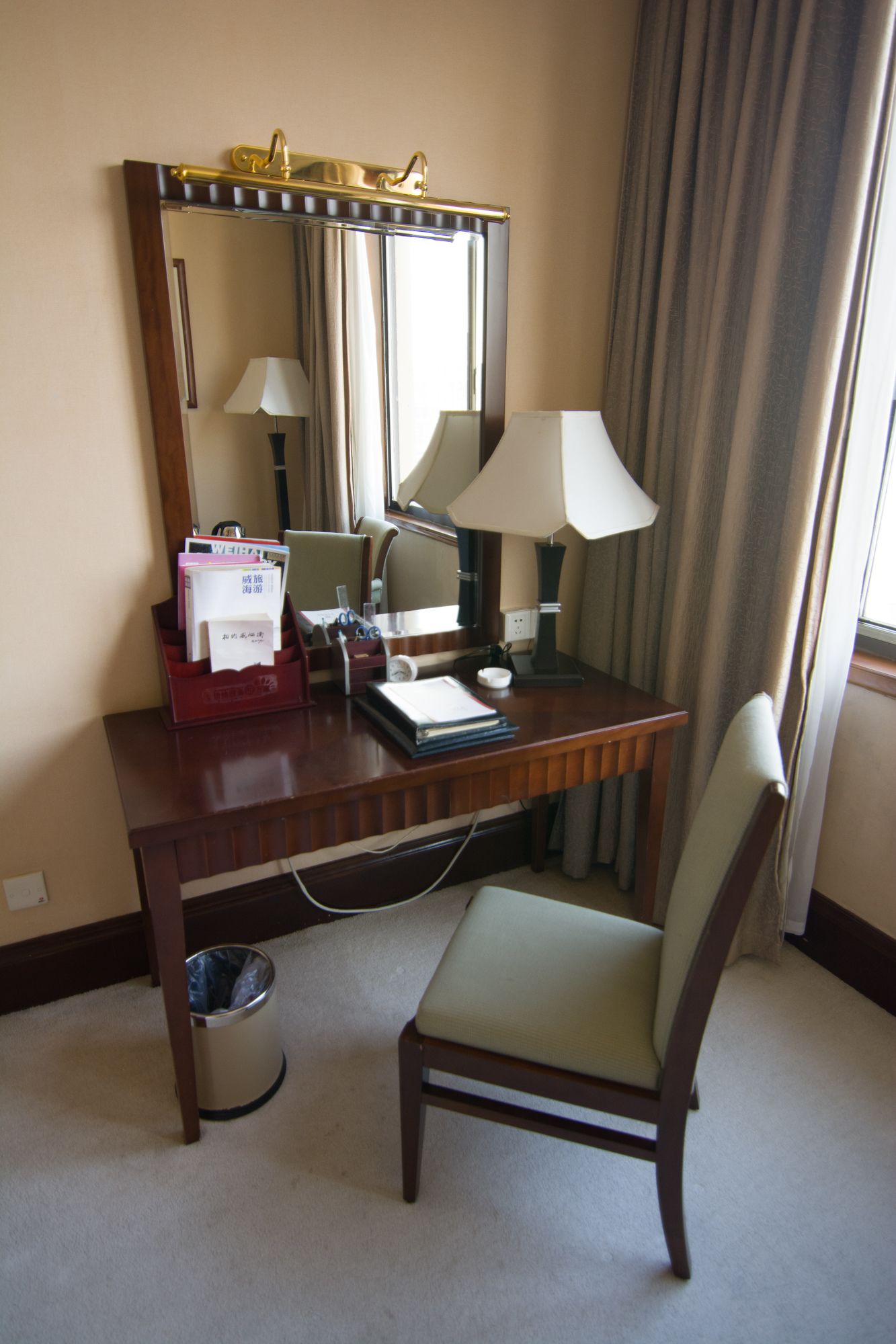 Фото Weihaiwei Hotel