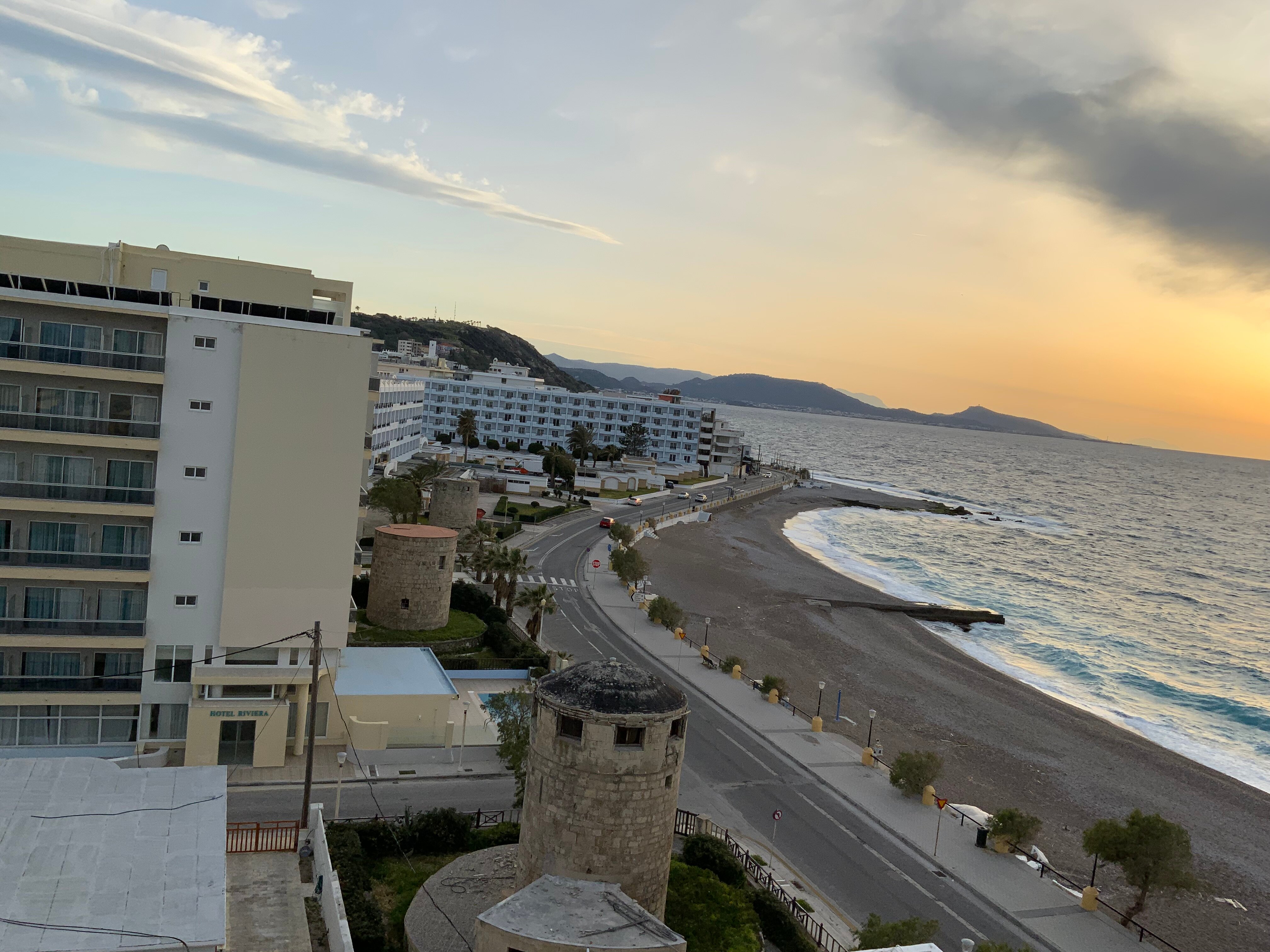 Фото Bellevue On The Beach Suites