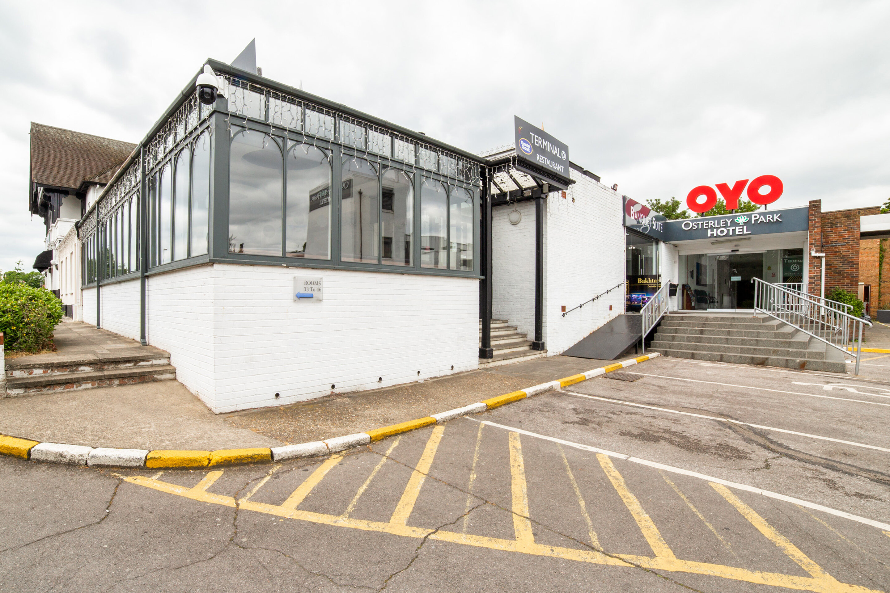 Фото Oyo Osterley Park