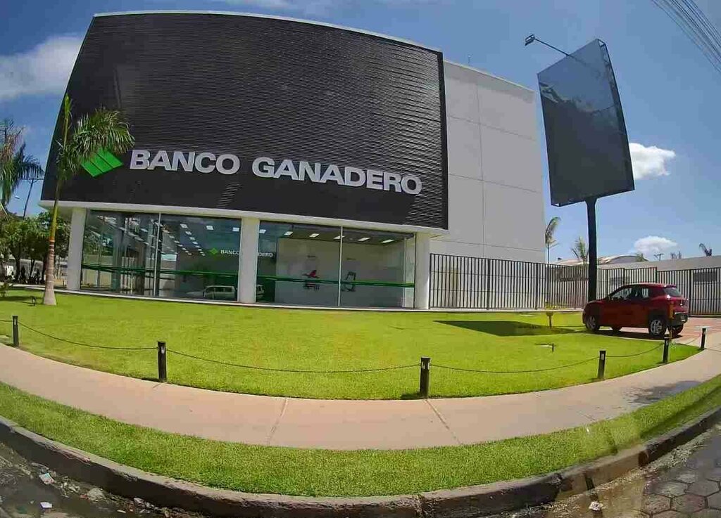 Bank Ganadero bank, Santa Cruz de la Sierra, photo