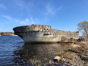 Бетонная баржа (Leningrad Region, Kingiseppskiy District, posyolok Ust-Luga, Morskoy torgovy port) ، معلم جذب سياحي