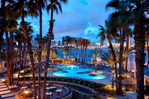 Гостиница Coronado Island Marriott Resort & SPA